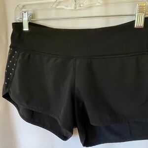 Lululemon Low Rise Shorts 2.5" Inseam Size 8 - Black